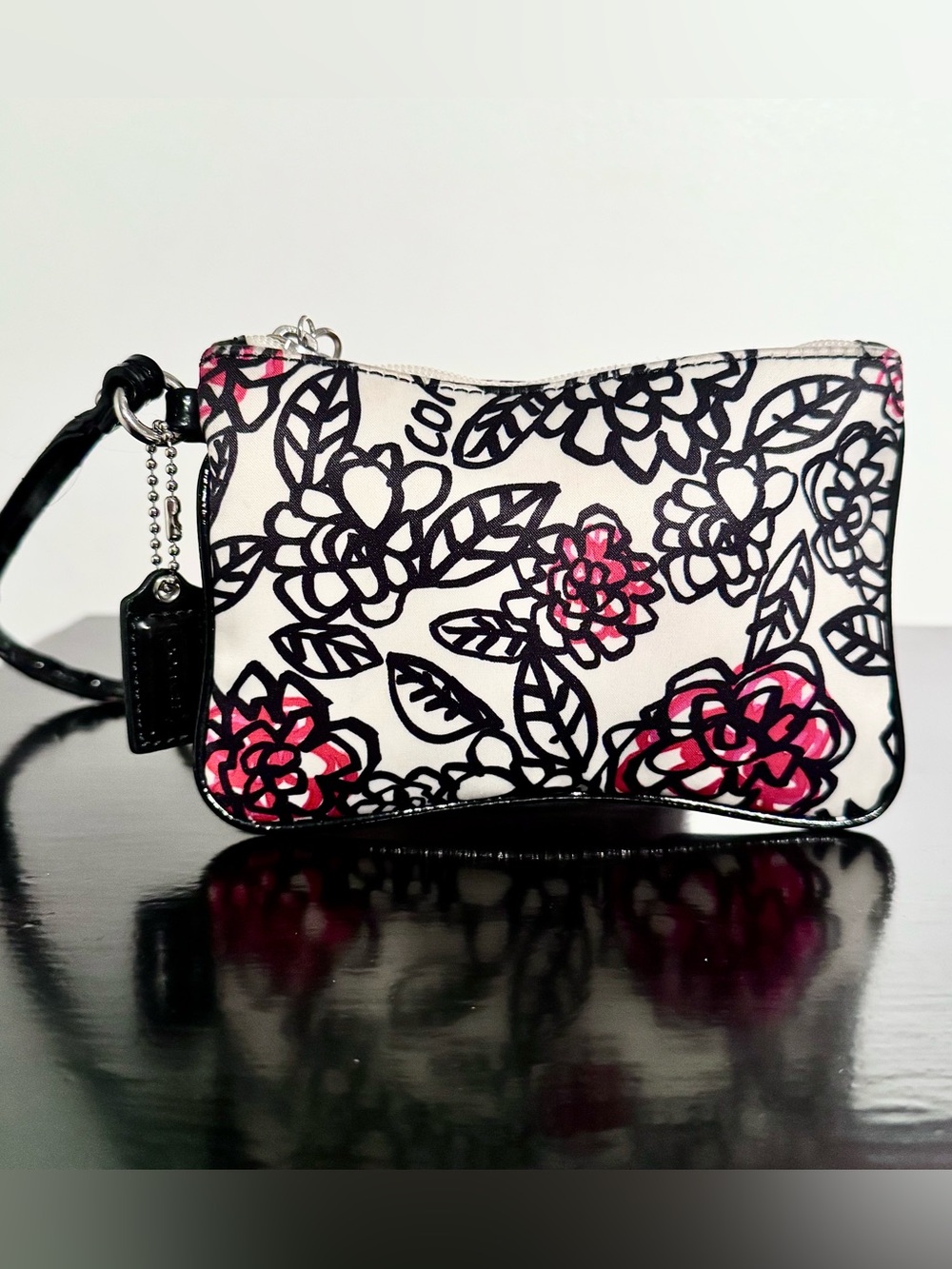 Coach Poppy Daisy Floral Graffiti Wristlet Black Pink White